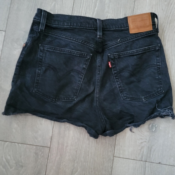 Levi's "Ribcage Shorts" - Picture 2 of 5